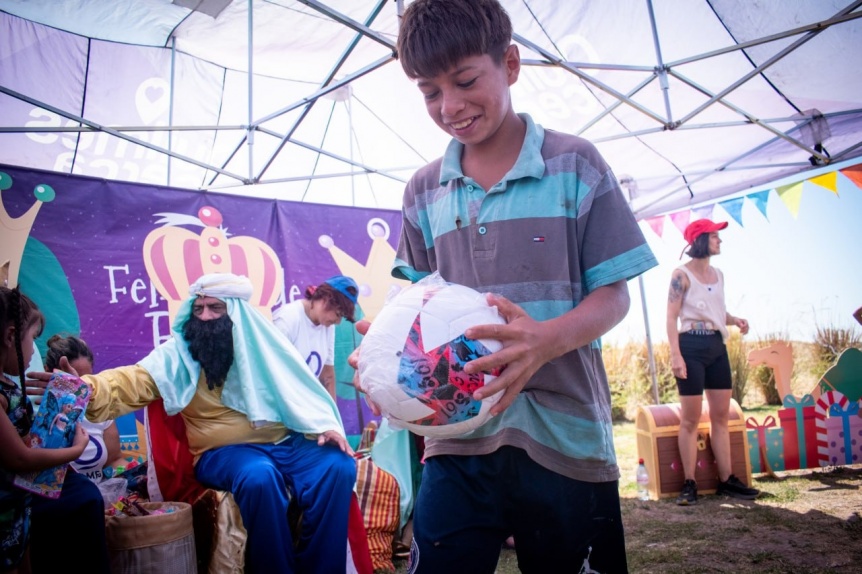 Los Reyes Magos siguen visitando niños en Quilmes, esta vez en el Parque Municipal de La Ribera