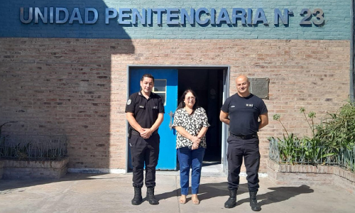 La directora de Educación del Municipio de Florencio Varela donó materiales educativos para alumnos de la Unidad N° 23