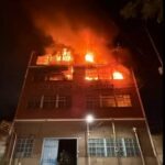 Voraz incendio hizo explotar y desmoronarse un galpón en Avellaneda