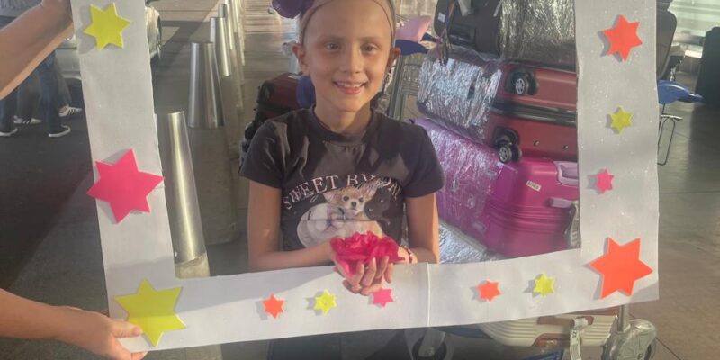 La pequeña Isabella superó un tumor en la cabeza, volvió a andar en bicicleta y arranca la escuela