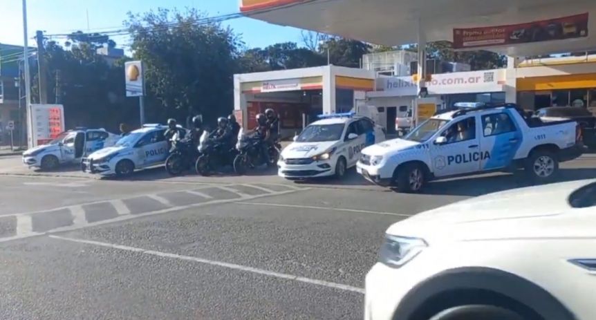 Desafectaron a 14 policías por realizar una protesta salarial en una estación de servicio