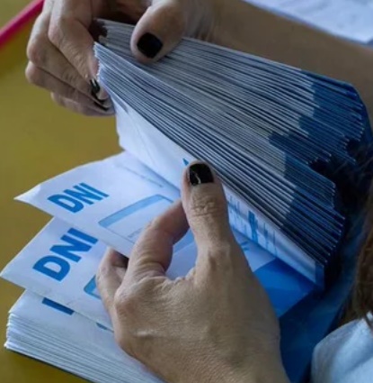 El RENAPER entregará 350 DNI gratis por día a los damnificados de las inundaciones en Bahía Blanca