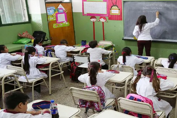 Docentes bonaerenses debían volver a las escuelas este 11 de febrero pero decretaron paro