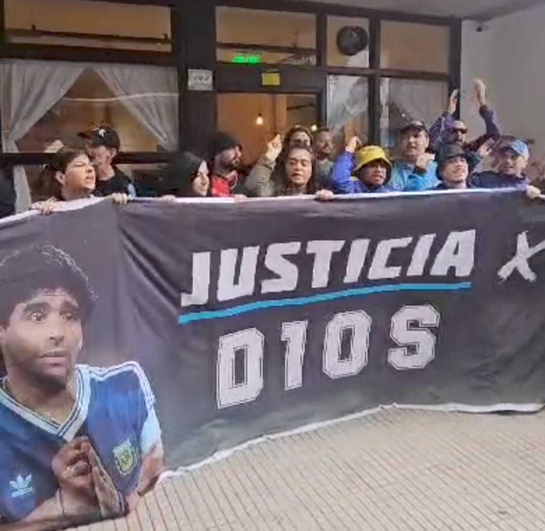 Detuvieron a uno de los custodios de Maradona por supuesto falso testimonio y posible peligro de fuga