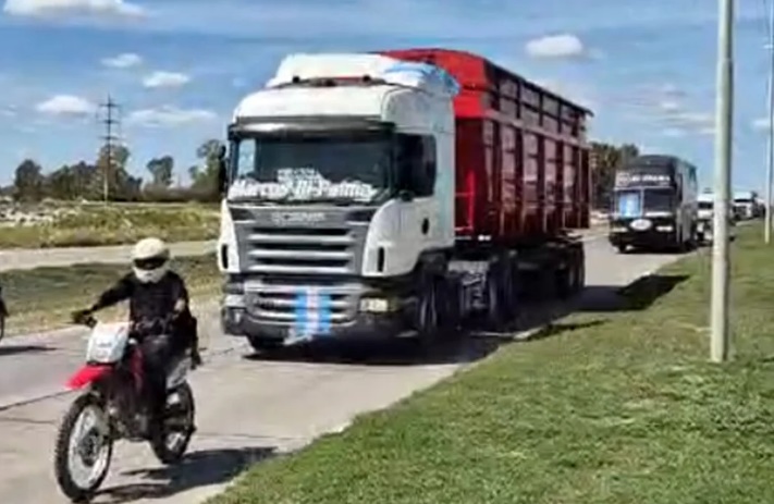 Bahía Blanca: Marcos Di Palma llevó diez camiones con donaciones