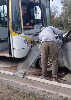 Accidente fatal en Florencio Varela: un remisero murió tras chocar con un colectivo