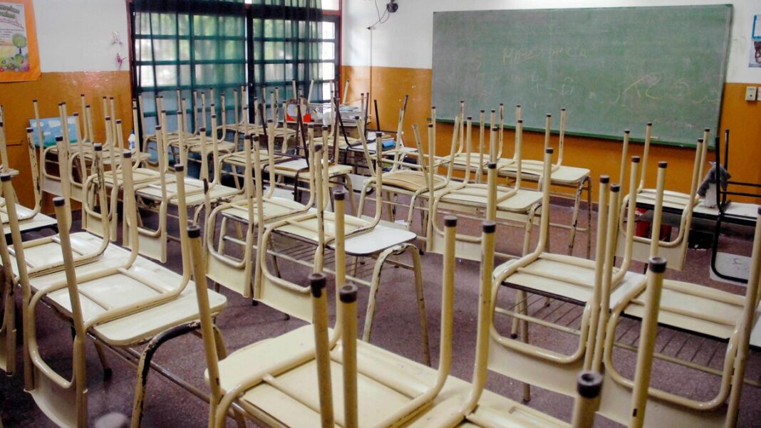 Reflotan el proyecto de educación “servicio esencial” para evitar paros docentes en la provincia