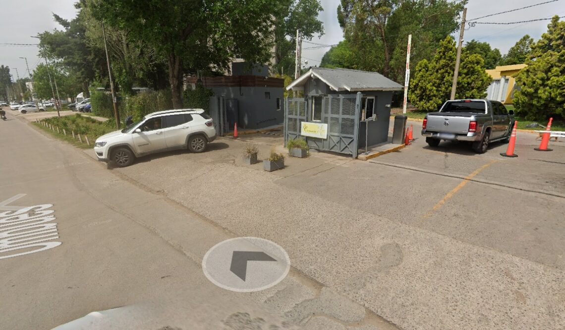 Delincuente armado roba vehículo en El Carmencito y lo abandona tras accidente