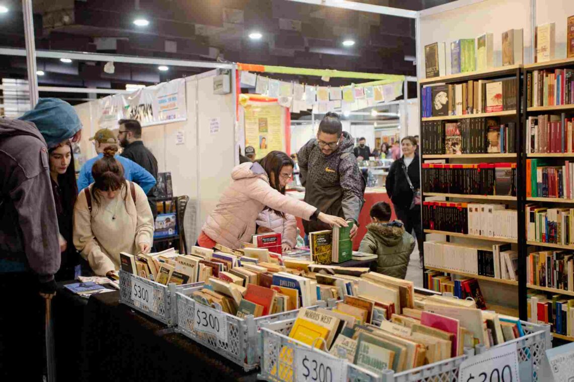 La Editorial UNQ en una nueva edición de la Feria del Libro