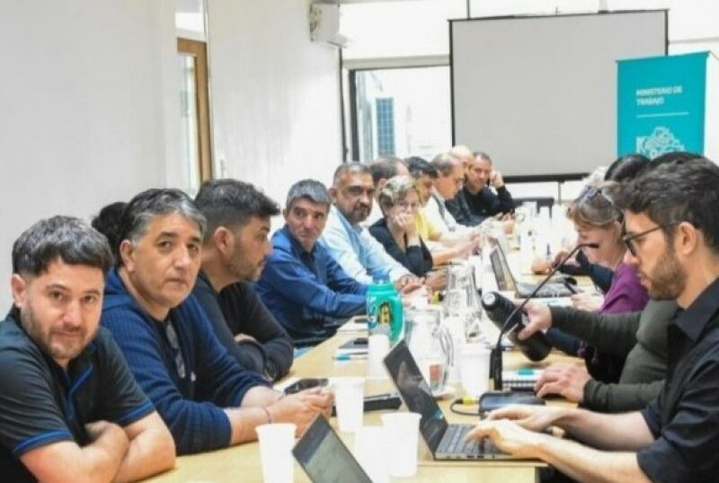 Provincia reabrió las paritarias con una nueva oferta, pero los docentes la rechazaron por ser “insuficiente”