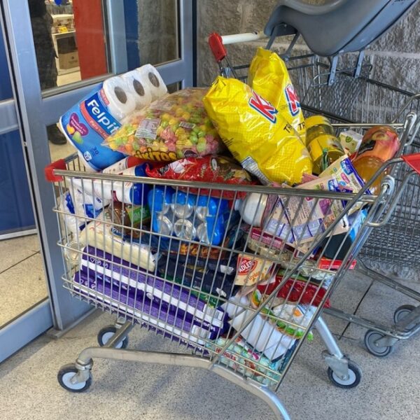 Casi la mitad de los argentinos se endeuda para comprar en supermercados