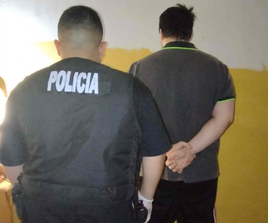 Detienen a un hombre por tenencia de material de abuso sexual infantil en la ribera de Quilmes