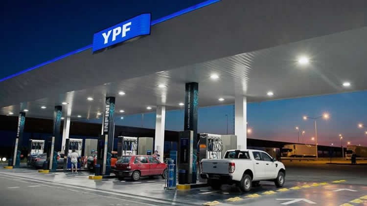 Luego de YPF, otras dos petroleras bajaron los precios de los combustibles