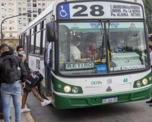 Paro de colectivos: el Gobierno pidió a la UTA suspender la medida de fuerza de mañana