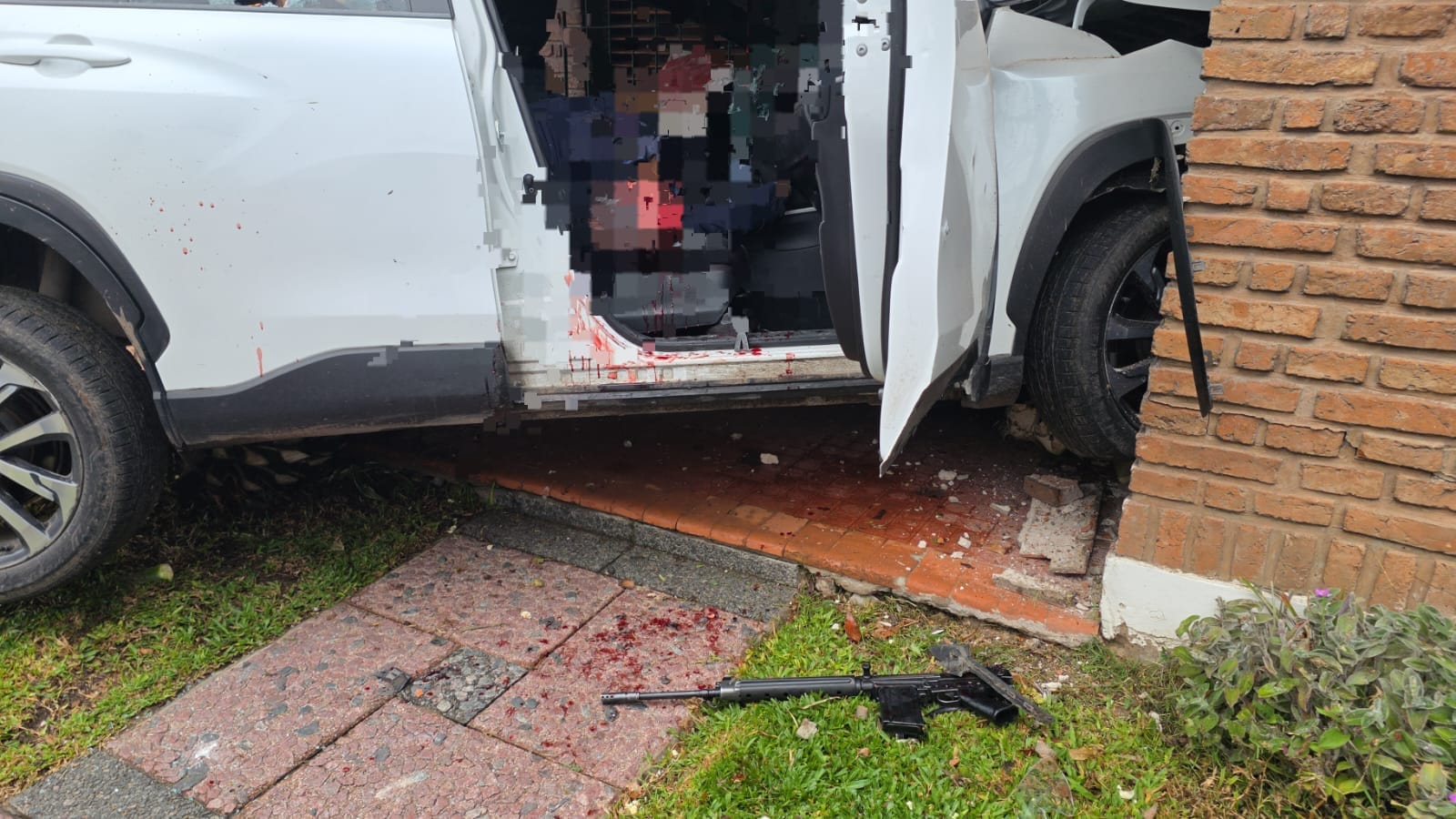 Armados con Fal, ladrones fueron abatidos tras entradera y tiroteo con policías en Barrio Parque Bernal