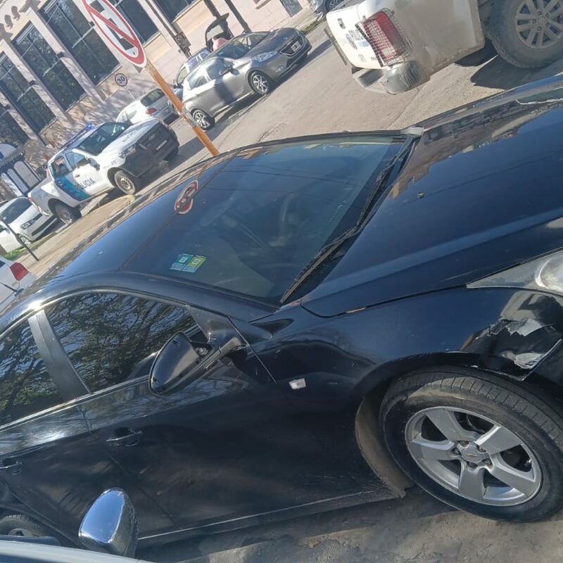 Caen roba ruedas en Quilmes: dos aprehendidos en auto con pedido de secuestro activo por el anillo digital