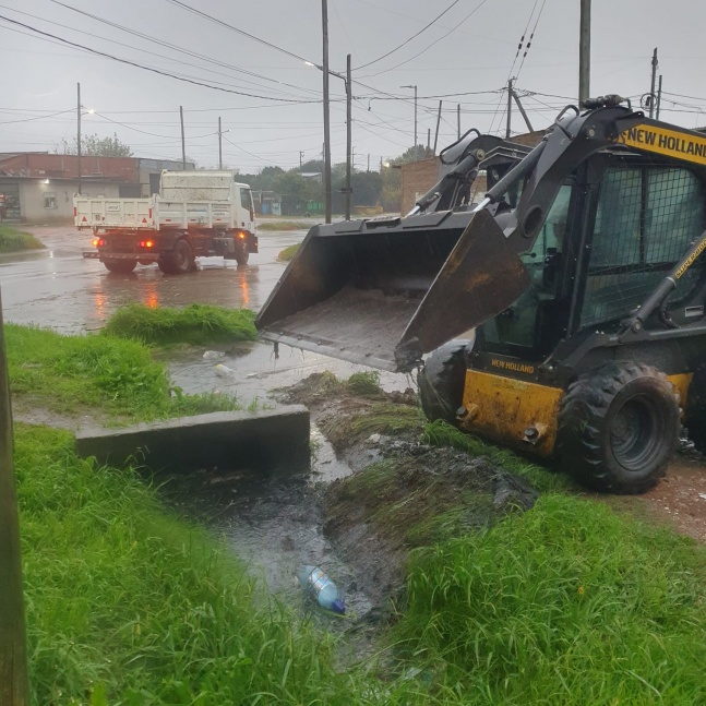 El Municipio de Florencio Varela desplegó un operativo por la persistente tormenta que seguirá hasta mañana