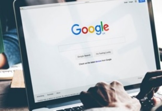 La Justicia ordenó a Google dejar de vincular a un médico con “mala praxis” en sus búsquedas sugeridas