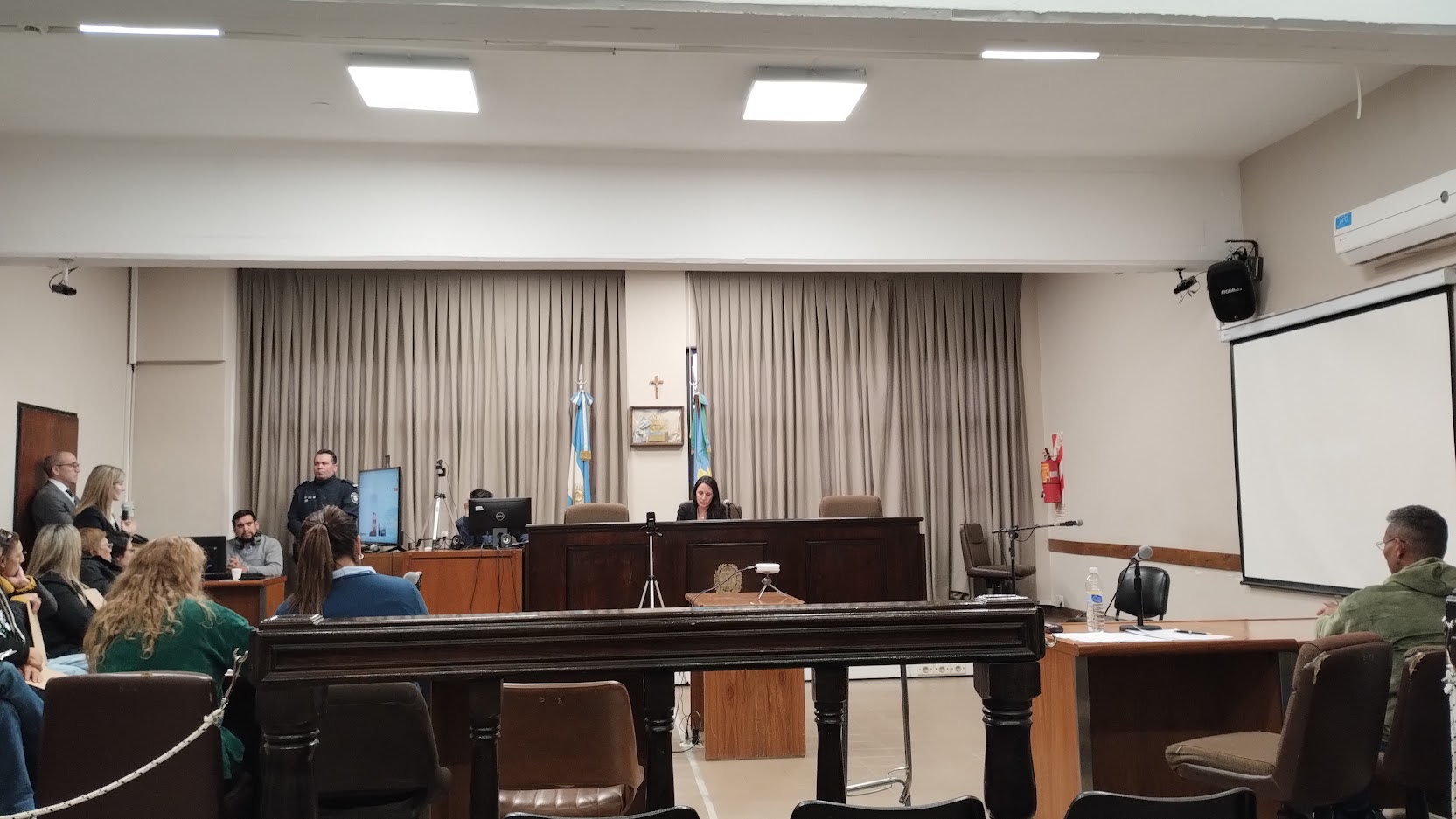 Juicio por jurados en Quilmes: llegó para ser acusado por el crimen de un policía y lo encontraron culpable por robo
