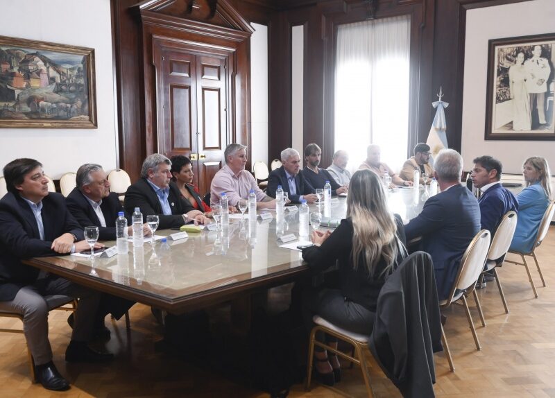 La Provincia firmó convenios para brindar financiamiento a emprendedores y un leasing con Quilmes