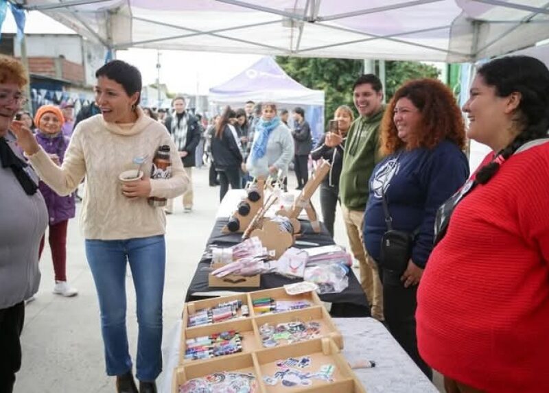Mayra Mendoza participó de un festejo patrio junto a la comunidad de Ezpeleta Oeste