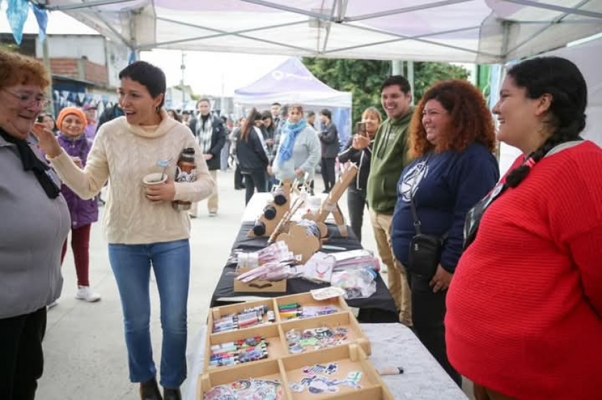 Mayra Mendoza participó de un festejo patrio junto a la comunidad de Ezpeleta Oeste