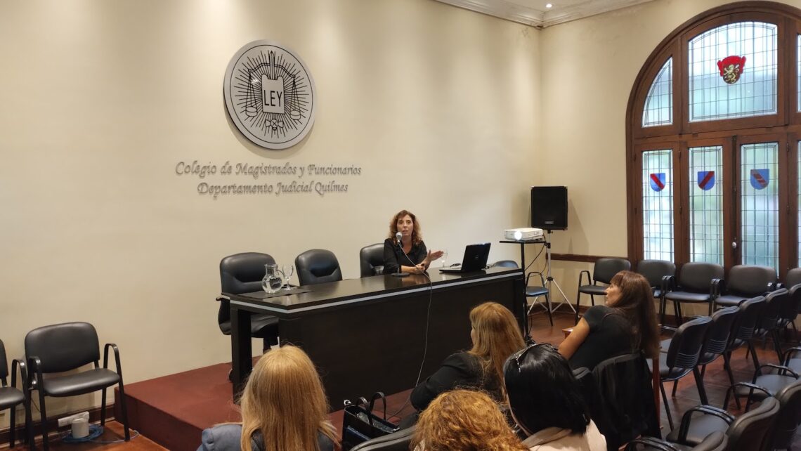 Victoria Pellegrini disertó en la 2° jornada sobre el CC y C y las relaciones familiares en el Colegio de Magistrados