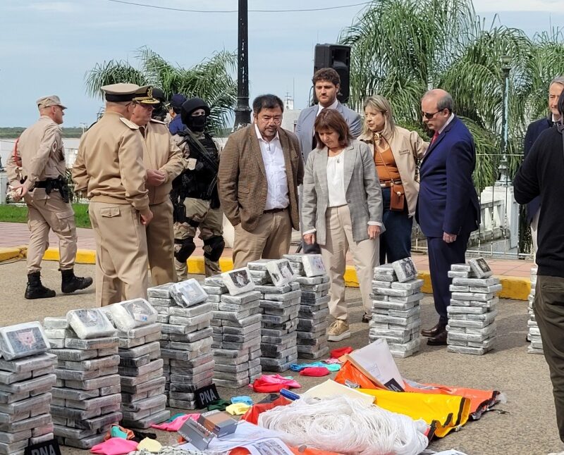 Bullrich presentó en San Lorenzo el Operativo Cereales Blancos: incautaron 460 kilos de cocaína