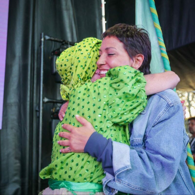 Mayra Mendoza participó de la Fiesta de las Colectividades junto a miles de vecinos
