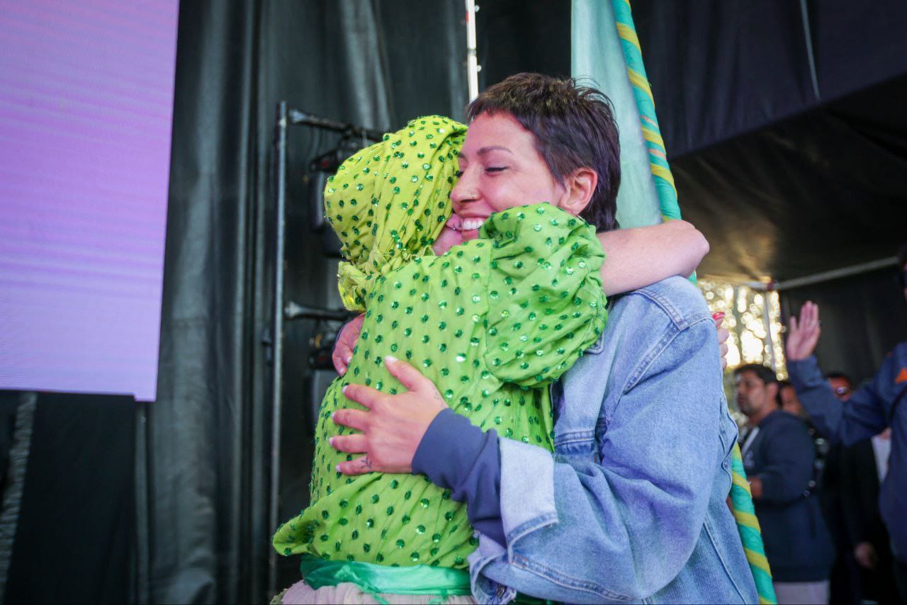 Mayra Mendoza participó de la Fiesta de las Colectividades junto a miles de vecinos