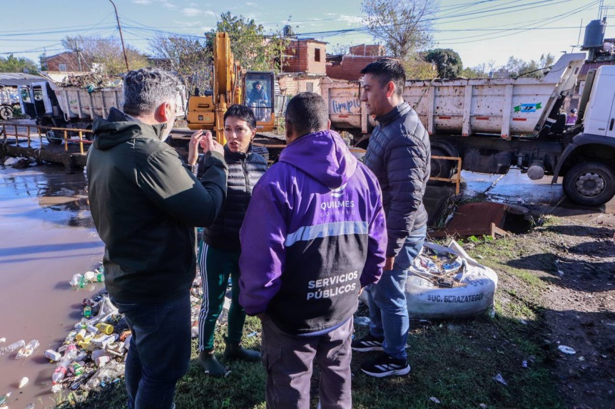 Mayra Mendoza supervisó el operativo de asistencia a vecinos inundados en la tormenta