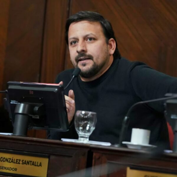 Avanza el proyecto de Santalla para prohibir los celulares en escuelas primarias bonaerenses