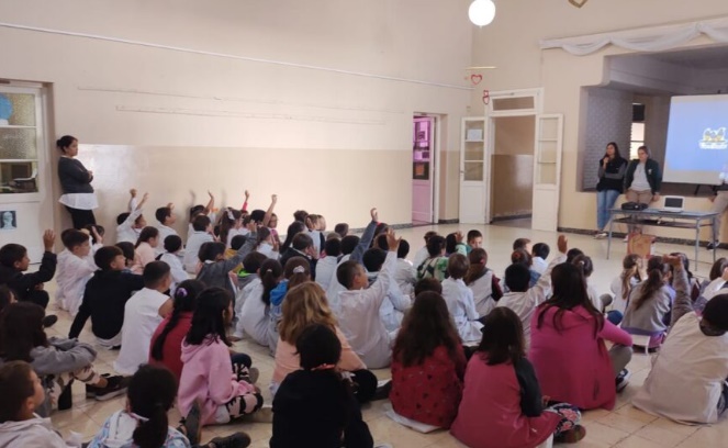 Proponen incorporar educación en lengua de señas en las escuelas de la provincia