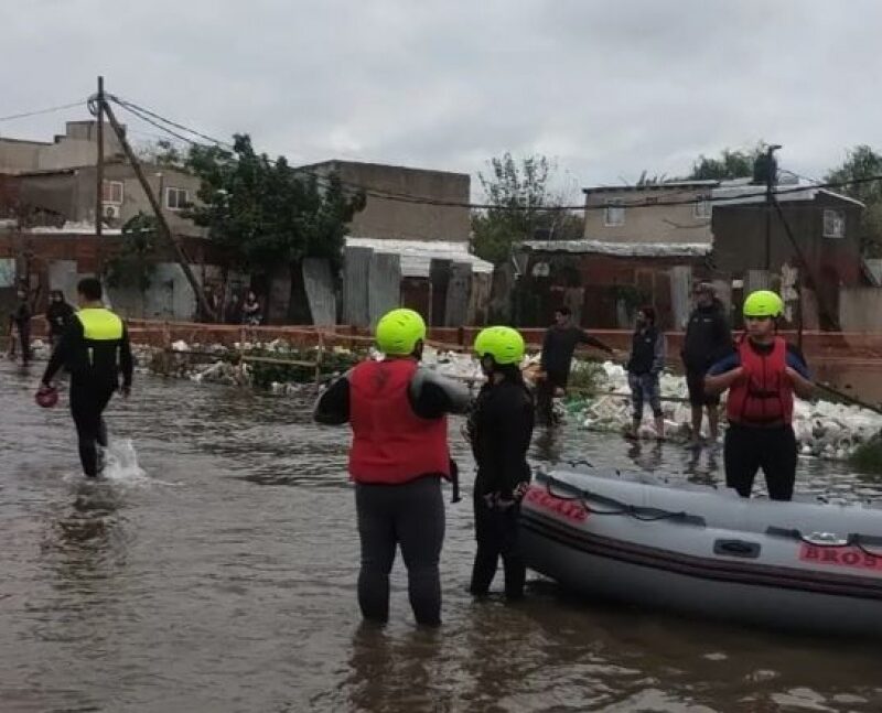 Quilmes Oeste: sigue la búsqueda del hombre que se arrojó al arroyo Las Piedras