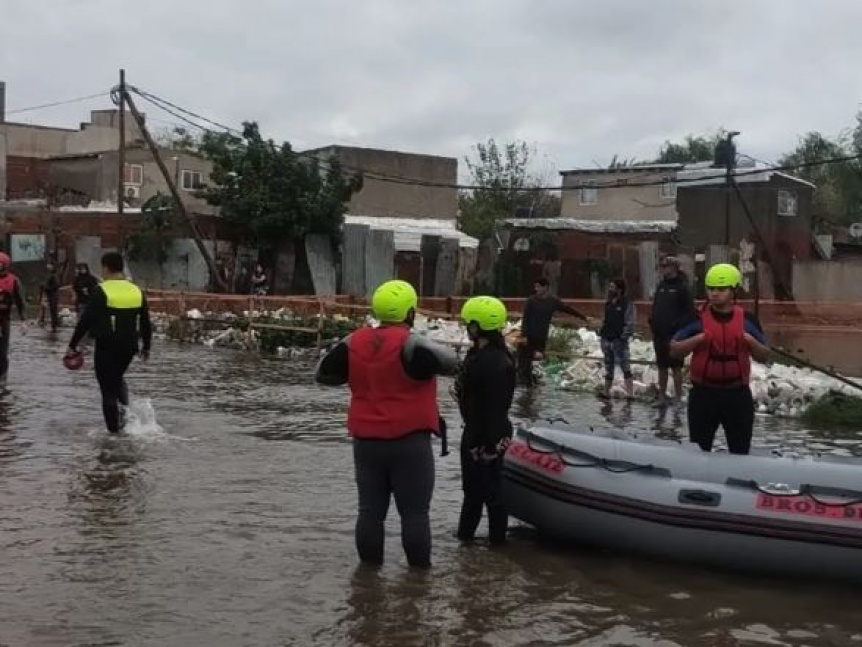 Quilmes Oeste: sigue la búsqueda del hombre que se arrojó al arroyo Las Piedras