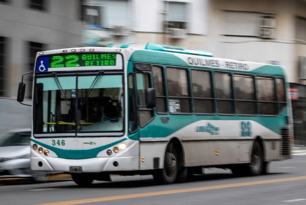 Colectivos más caros: rige aumento del 7% en las líneas nacionales que circulan en el AMBA