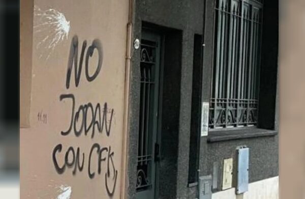 Vandalizaron el edificio de Radio Rivadavia en un nuevo embate contra la libertad de prensa