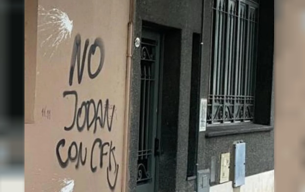Vandalizaron el edificio de Radio Rivadavia en un nuevo embate contra la libertad de prensa