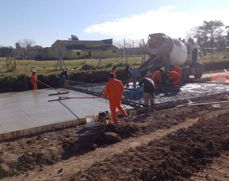 Florencio Varela: continuaron los avances en la reconstrucción vial de Cariboni