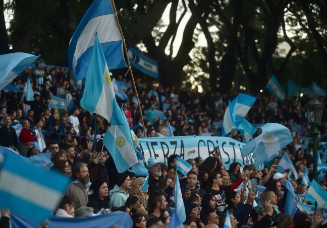 Cristina Kirchner, crítica desde su casa y mensaje en Parque Lezama: llamó “fracasada” a Bullrich y criticó a Milei