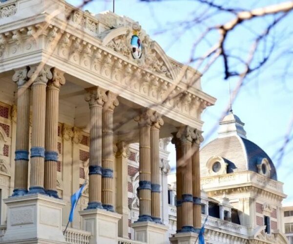 La Provincia confirmó que dará feriado este viernes por el Día del Trabajador Estatal