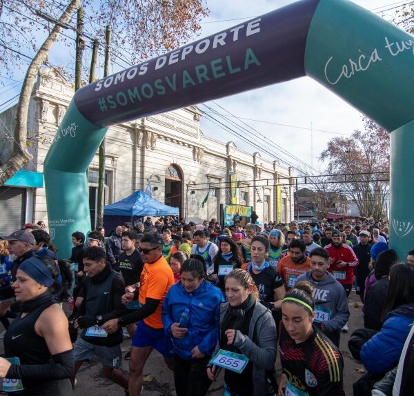 Pese al día gélido, la maratón San Juan Bautista reunió a más de 3800 atletas en Florencio Varela