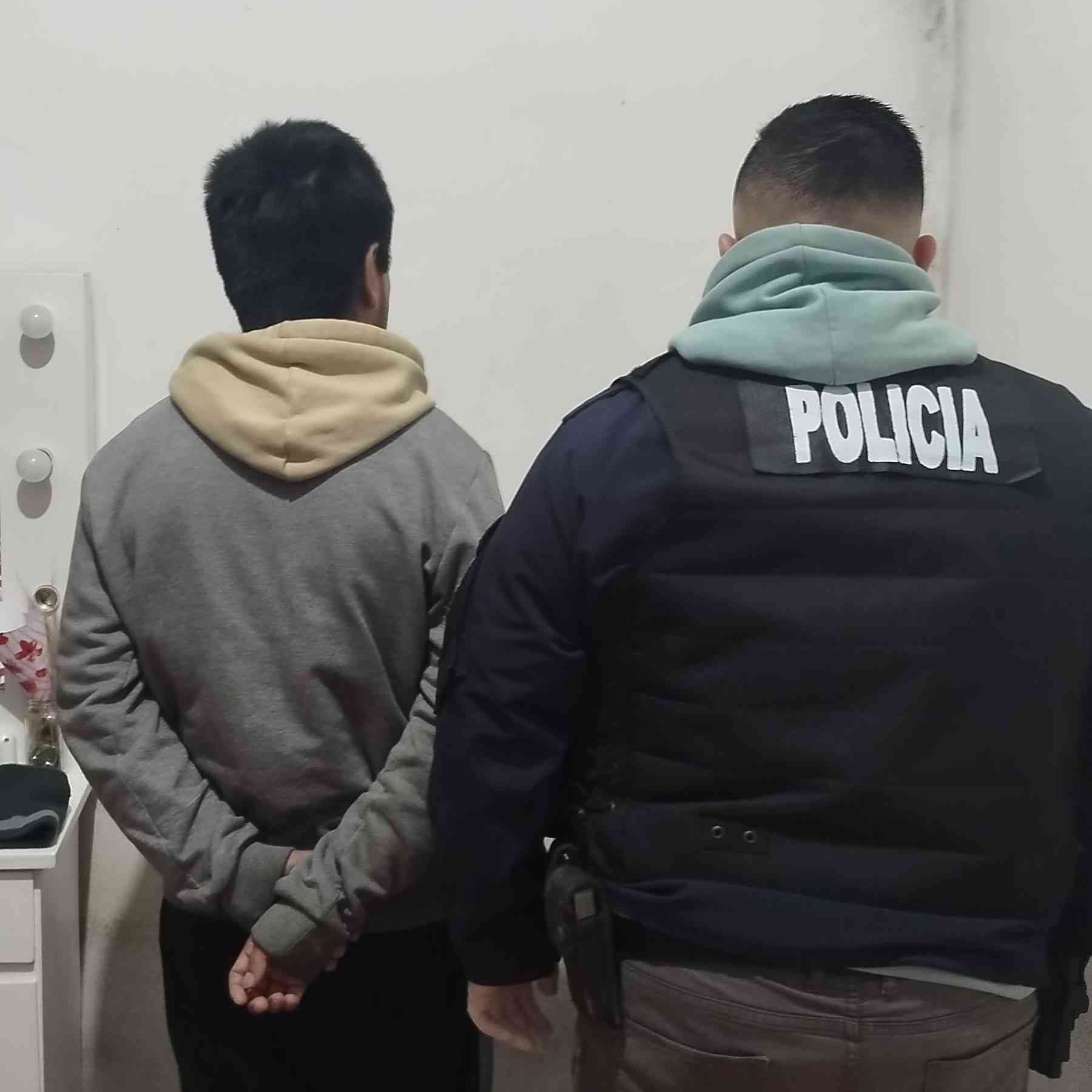 Docente detenido en Berazategui acusado de grooming: tenía material de abuso sexual infantil en su celular