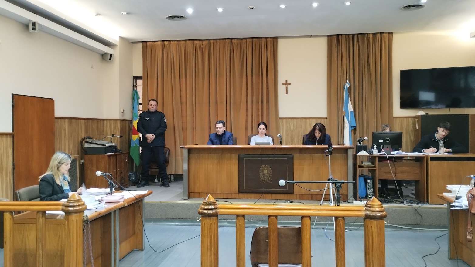 Condenas a 18 y 10 años de prisión para padre y padrastro por abuso sexual de tres niñas en una finca de Bernal Oeste