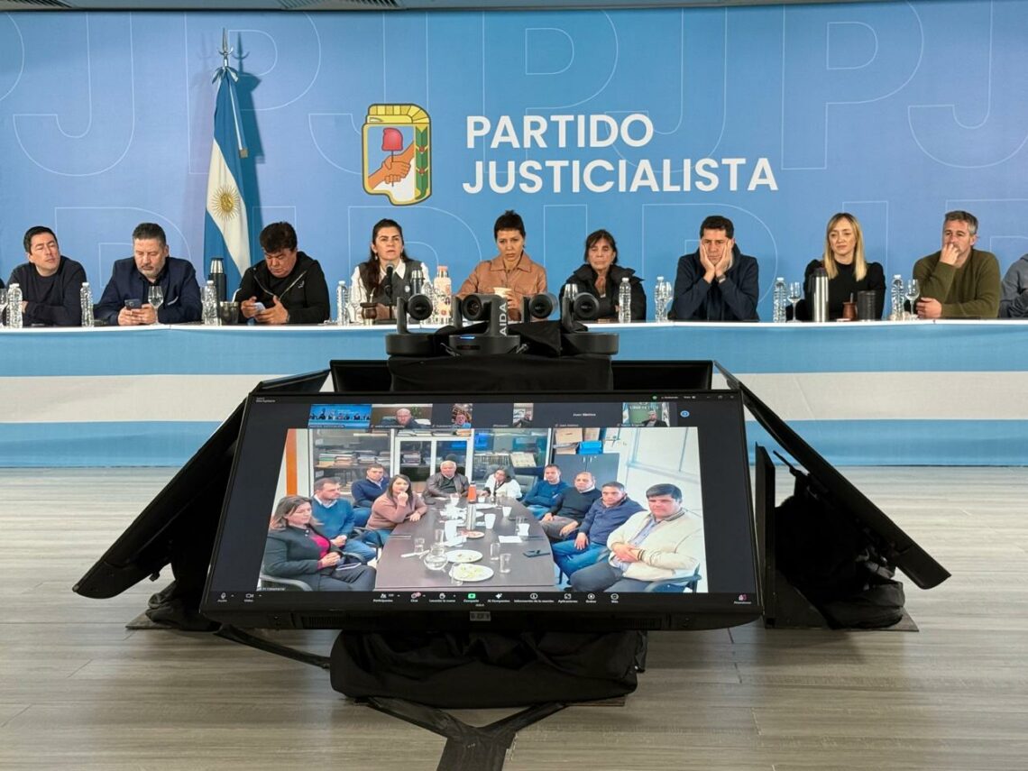 Intendentes peronistas convocan a acompañar a CFK el miércoles 18, a Comodoro Py