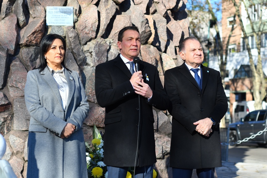Florencio Varela conmemoró el Día de la Bandera en el monumento a Manuel Belgrano