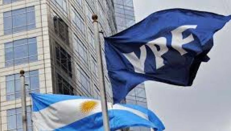 La justicia de EEUU ordenó entregar el 51% de las acciones de YPF a beneficiarios del juicio