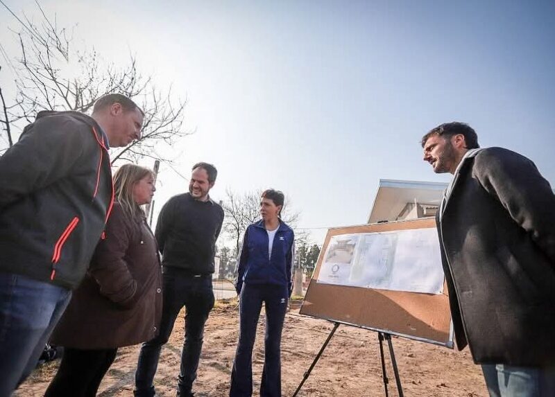Mayra Mendoza supervisó el avance de la construcción del nuevo edificio del CEF Nº 190 de Villa Alcira