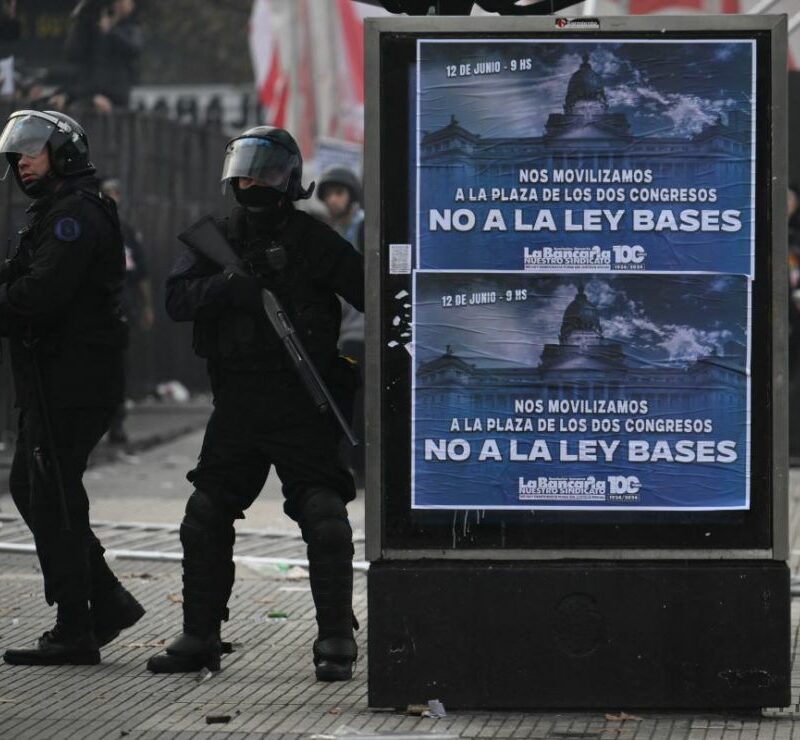 Sobreseyeron a 16 detenidos durante la marcha contra la Ley Bases