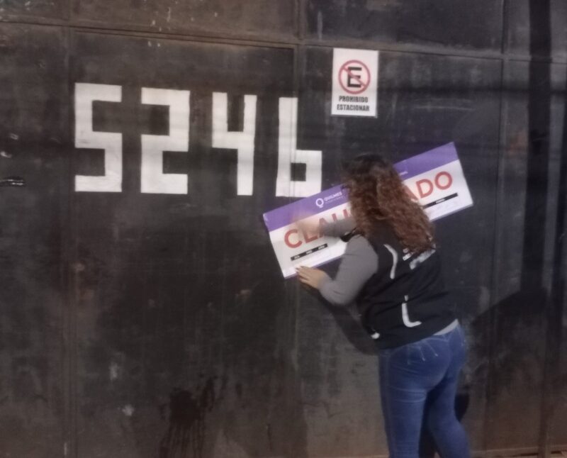 El Municipio de Quilmes desarticuló una fiesta clandestina y controló salones bailables
